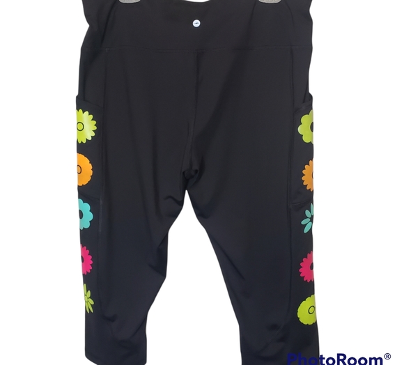 Avia Pants - Avia black and graphic floral capri cropped athletic leggings size XXLARGE